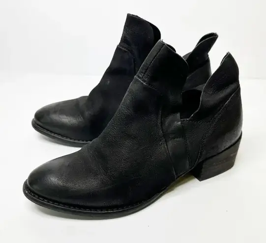 Seychelles Womens Size 5 Black Suede Deep V Side Booties Score