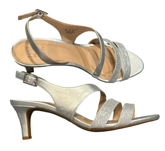 Naturalizer NIB  Taimi Dress Sandals - Silver Leather/Glitter Fabric Size 10 Ten