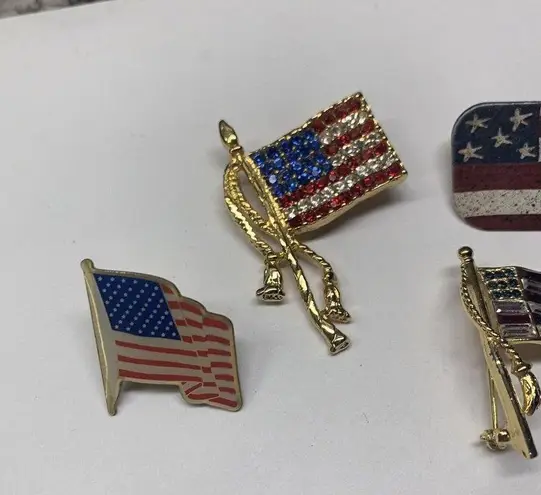 Lot Of 4 Costume Brooch Pins Red White & Blue American Patriotic, Flags Etc