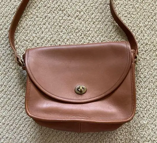 Laura U.S.A. Vintage Leather Brown Crossbody Brass Turnlock Bag Handbag Like New
