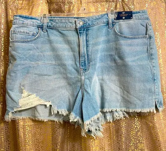 Hollister  ultra high rise light wash mom shorts, size 21/35 NWT