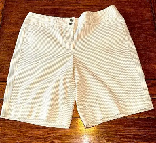 White House | Black Market EUC  seersucker 9 inch shorts size 4