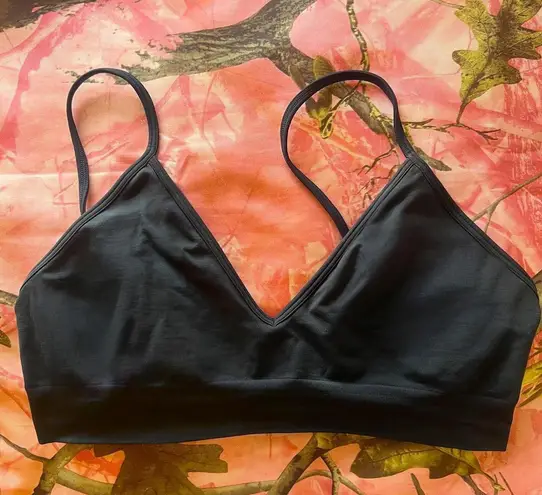 SKIMS black onyx sports bra v neck
