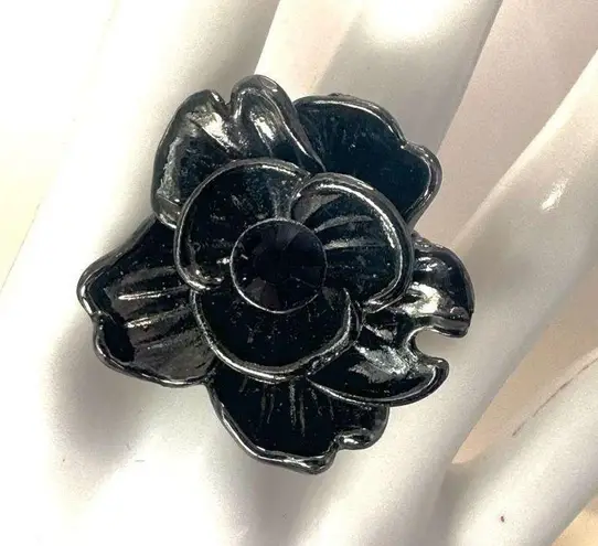 Grey flower ring with red rhinestone center Gray