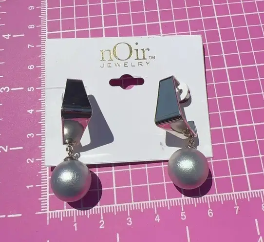 Noir silver tone open diamond square loop silver pearl drop earrings White