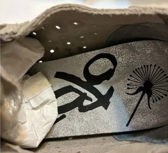 OTBT Womens Lunar Gray Metallic Silver Leather Lace Up Sneakers Shoes Size 8M