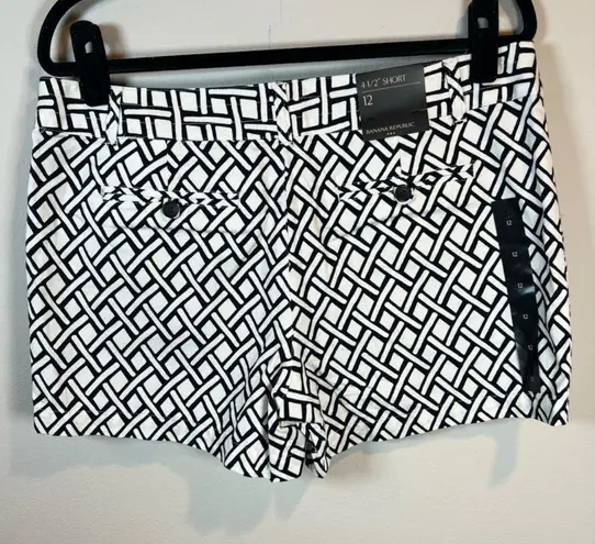 Banana Republic  4 1/2" Cotton Geometric Print Shorts Black White Preppy  Size 12