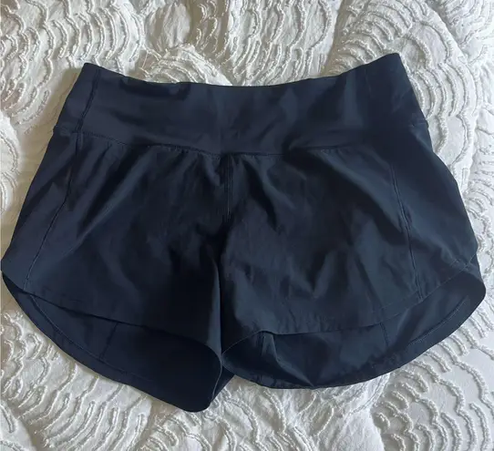 Lululemon Speed Up Mid-Rise Lined Short 4" in Navy in size 6