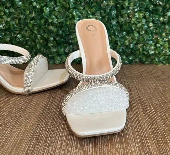 Journee Collection Reena White Rhinestone Heels Size 9 β Bridal Dressy Mule NEW