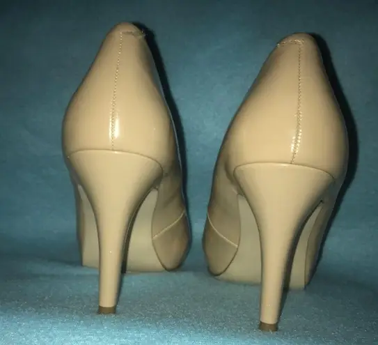 Madden Girl  “Getta” Nude vegan patten leather square closed toed heels SZ 7