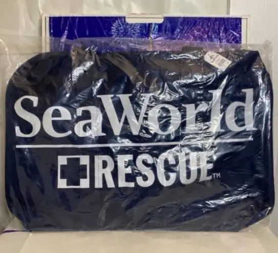 Sea world rescue center duffle bag / weekender NWT Blue