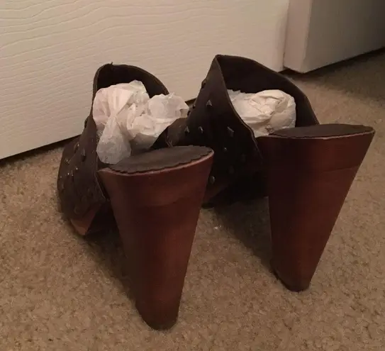 Boutique Brand new brown wooden studded heels