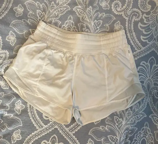 Lululemon Hotty Hot Short 2.5”