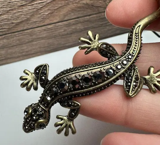Lia Sophia Rhinestone Lizard Reptile Brooch Pin Gold Tone