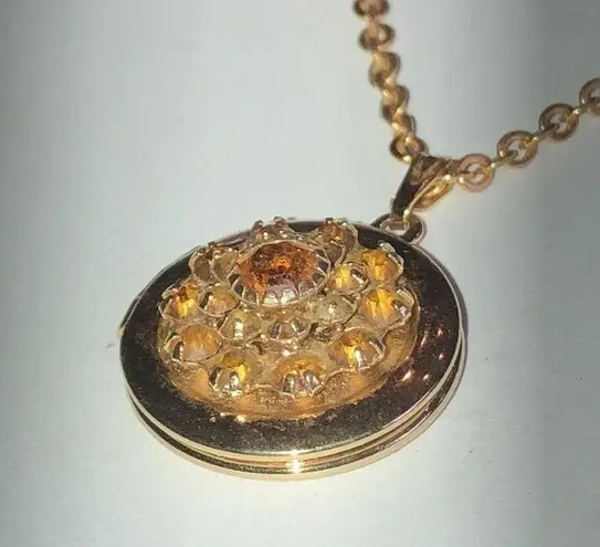Vintage Gold Tone Avon CZ Citrine Rhinestone Locket Pendant Necklace