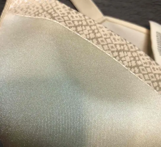 Vanity Fair Beige Bra Adjustable Straps Padded Cups Underwire 40DD