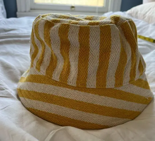 Gap Never worn:  yellow & cream striped bucket hat