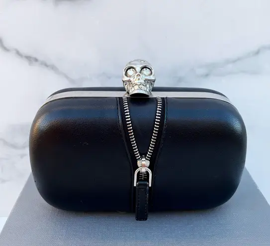 Alexander McQueen women’s unisex Zip black leather Skull Box Clutch