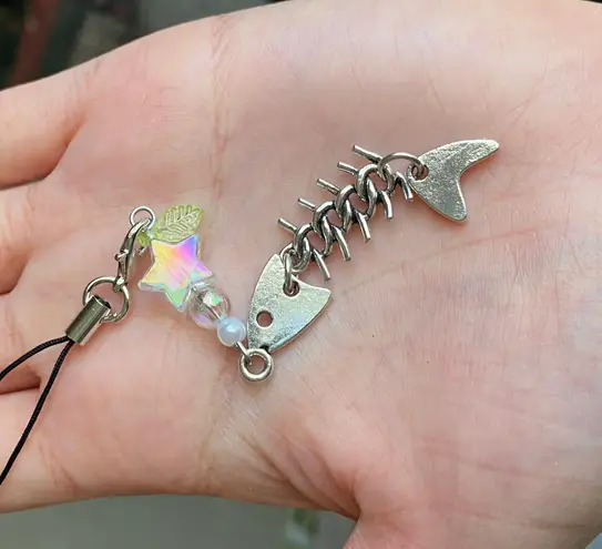 Handmade fish bone phone charm/bag accessory/car decoration🐟🩵