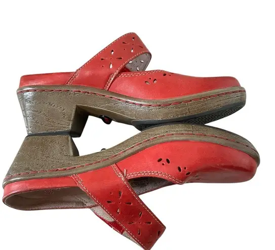 Klogs red Carolina criss