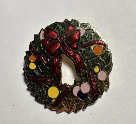 Signed Centennia 1979 Enamel Wreath Christmas Holiday Gold Tone Brooch Pin