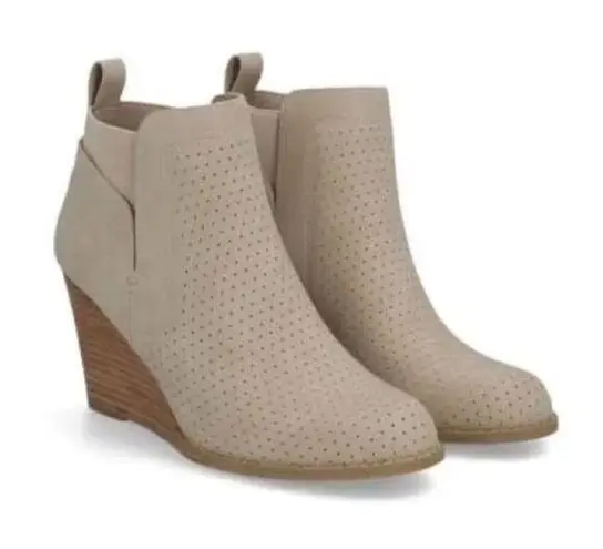 DV by Dolce Vita Gerdy Bootie in Beige Faux Leather Wedge Ankle Boots Size 8