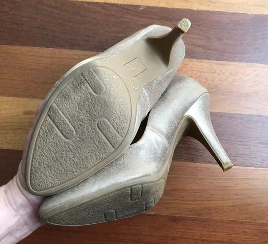 Fergalicious Gold Shimmer Pump