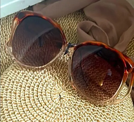 New Hearts Oversized Stylish Gradient Lens Tortoise Shell Frame Sunglasses Brown