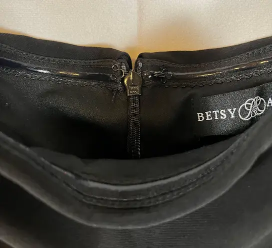 Betsy and Adam NWT Women’s Off the Shoulder Metallic Floral Black & Gold Dress Size 12