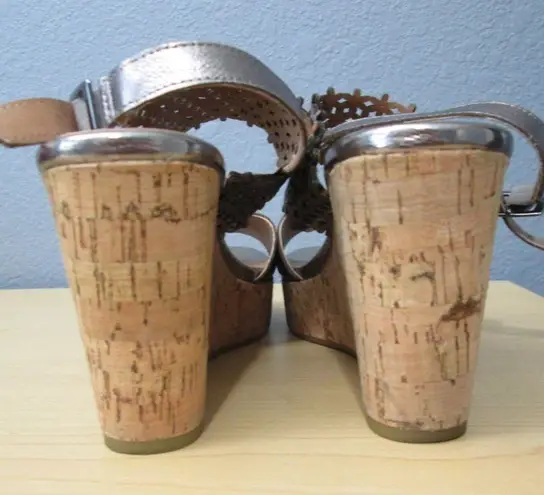 Caslon Metallic Wedges - Size 8