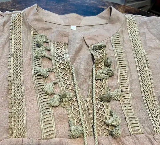 Women’s dress | off the shoulder dress. Size: 2XL Tan Size 12