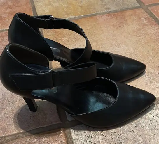 Paul Green  Nicollet Velcro strap pointy toe heels