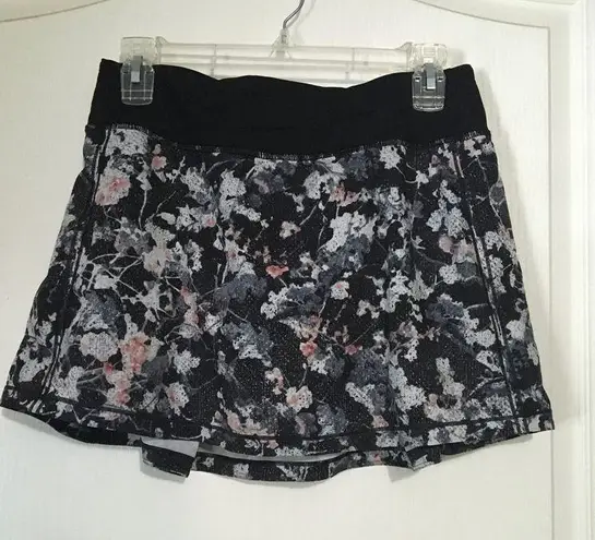 Lululemon Women's Size 6 Pace Rival Spring Bloom Multi Black Skirt