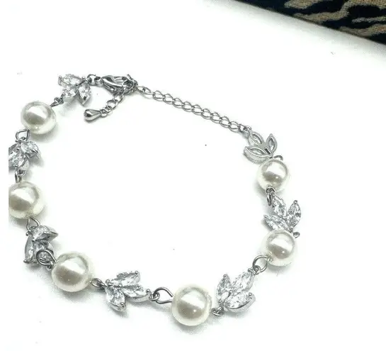 Pearl Bracelet Clear Zirconia Silver Plating Over Alloy Lobster Clasp Adjustable
