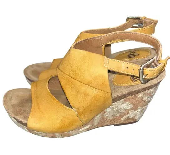 Sofft Corrina Gold Leather Embroidered Cork Wedge Slingback Platform Sandals 7.5