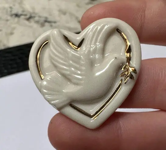 Dove Signed Lenox Porcelain Peace Inside Heart Christmas Holiday Brooch Pin