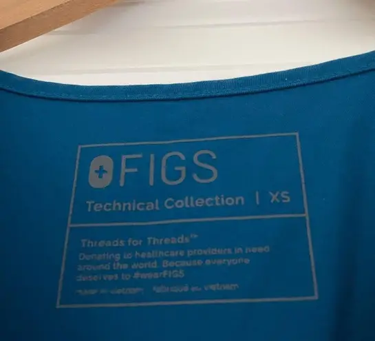 FIGS  Technical Collection Catarina Pocket Scrub Top Alps Blue