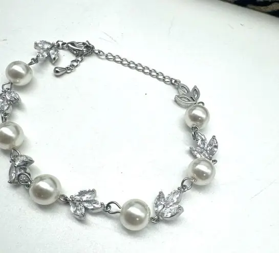 Pearl Bracelet Clear Zirconia Silver Plating Over Alloy Lobster Clasp Adjustable