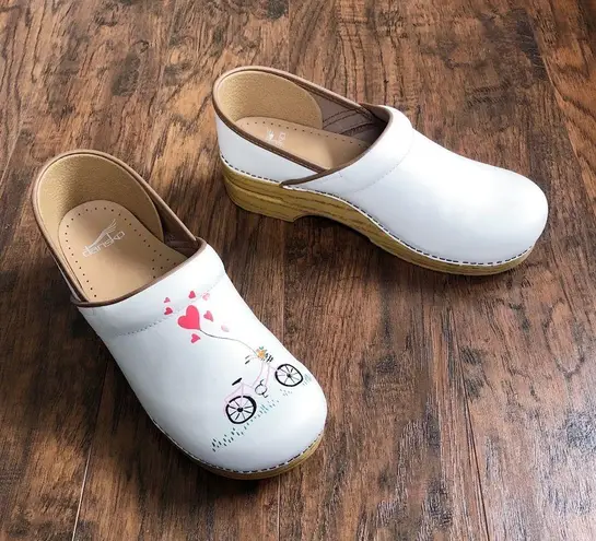 Dansko • Twin Pro Leather clogs white hand painted bicycle heart print