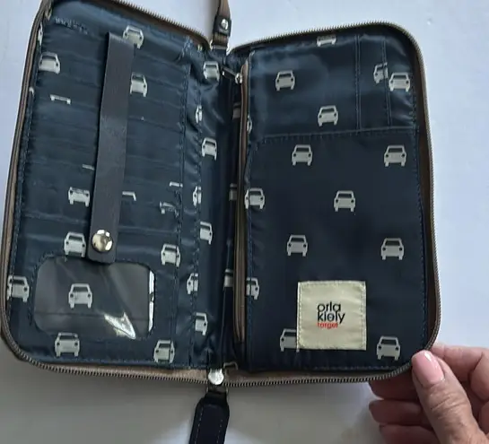 ORLA KIELY BLACK& CREAM CANVAS TRAVEL BAG CAR DESIGN GREAT FOR TRAVEL DOCUMENTS Black