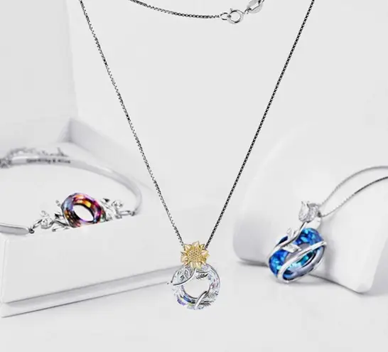 Boutique Exquisite fashion Sunflower Pendant Necklace for Women Silver