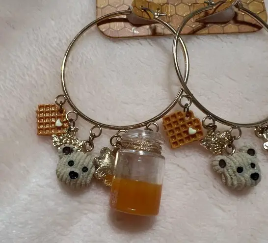 Hot Topic NWT  Honey Bear Waffle Flower gold Hoop Earrings