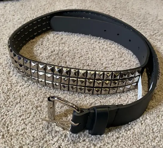 Women’s Black Belt with Silver Metal Detail Size M NWOT Black Size M