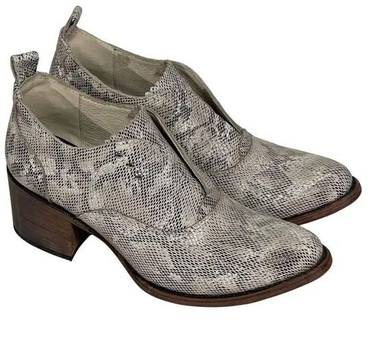 FREEBIRD by Steven Women’s Sadie Python Embossed Bootie size 9