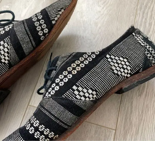 Osborn Handmade Cotton Ikat Print Oxford Sneakers Black (size 9) guatemalan