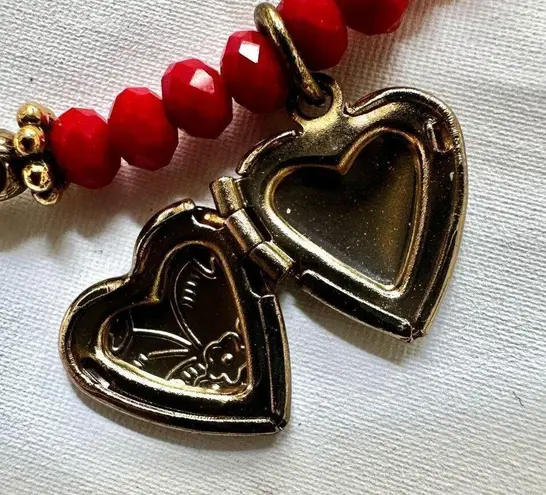 Red and gold tone heart locket beaded bracelet