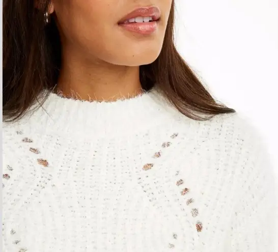 Freshman Fluffy Po Chenille Eyelash Sweater Ivory