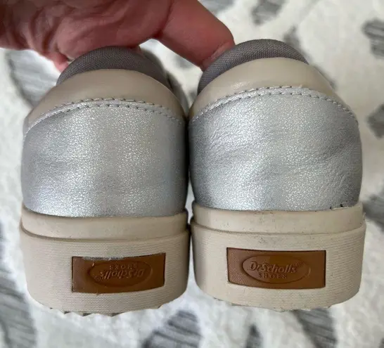 Dr. Scholls Dr. Scholl’s Silver Metallic Wink Lace Sneaker Size 6 NEW