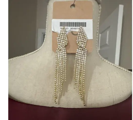 Burgundy Formal Dress with Corset Back Beaded Around Waist and Earrings Size 6 Red