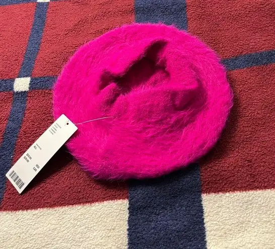 Urban Outfitters  UO hot pink Trendy Plush Hairy Beret Cap Hat Winter Casual NWT
